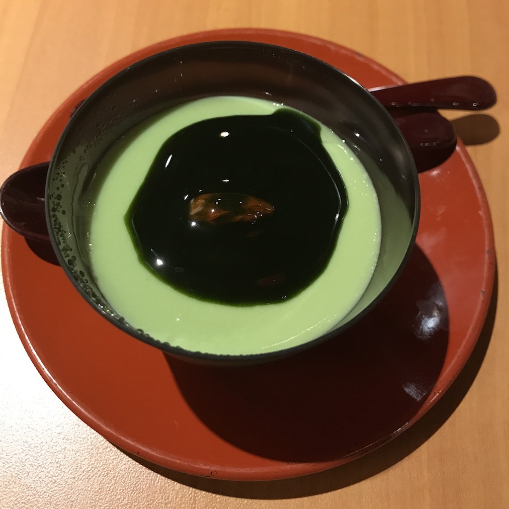 Maccha pudding after Maccha source dropped on the pudding